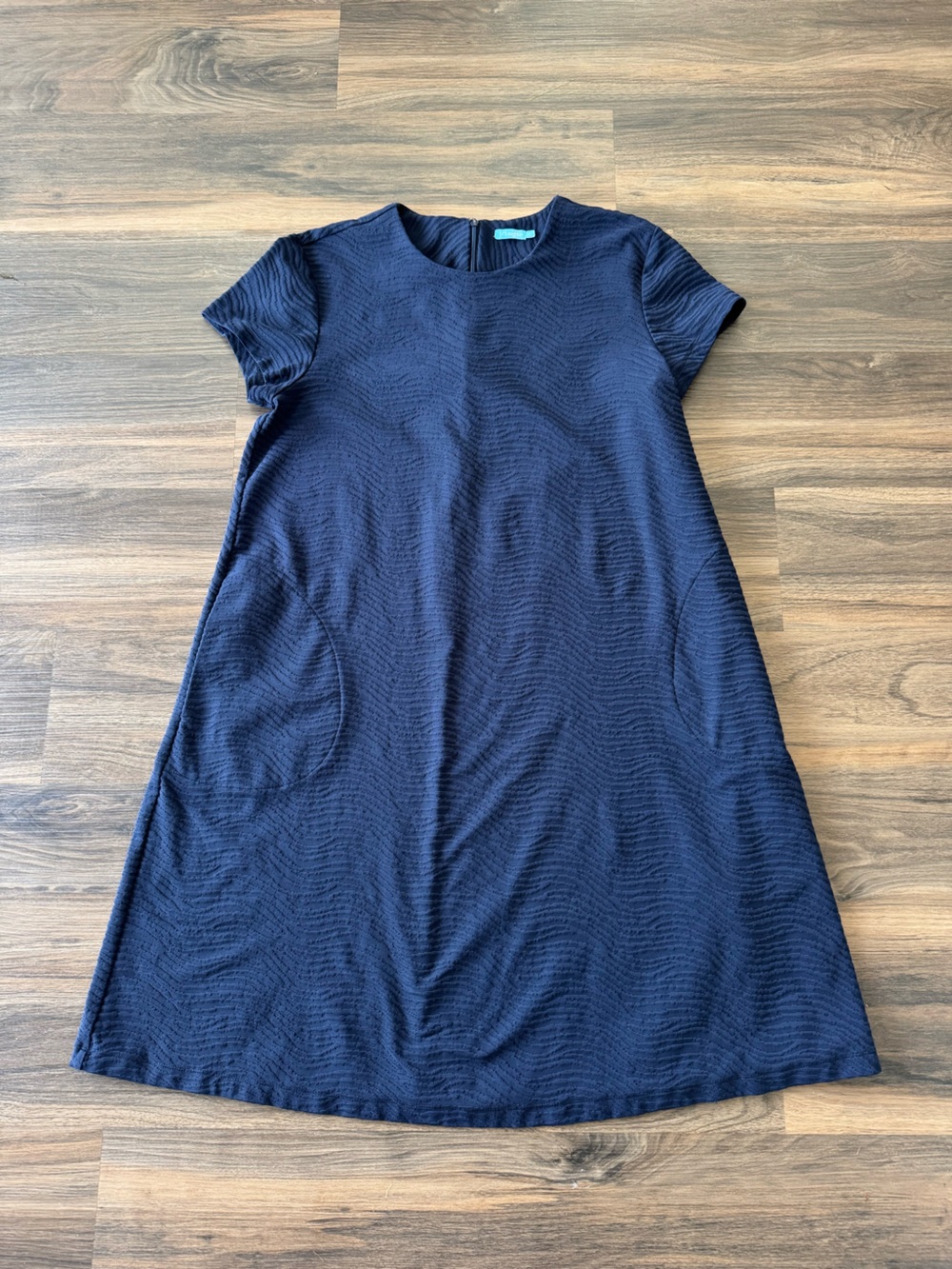 J. McLaughlin sz M Blue Textured Short Sleeve Dress